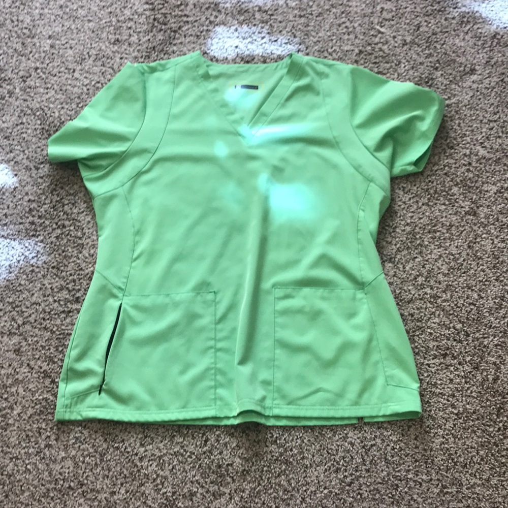 Wonder wink scrub top XL